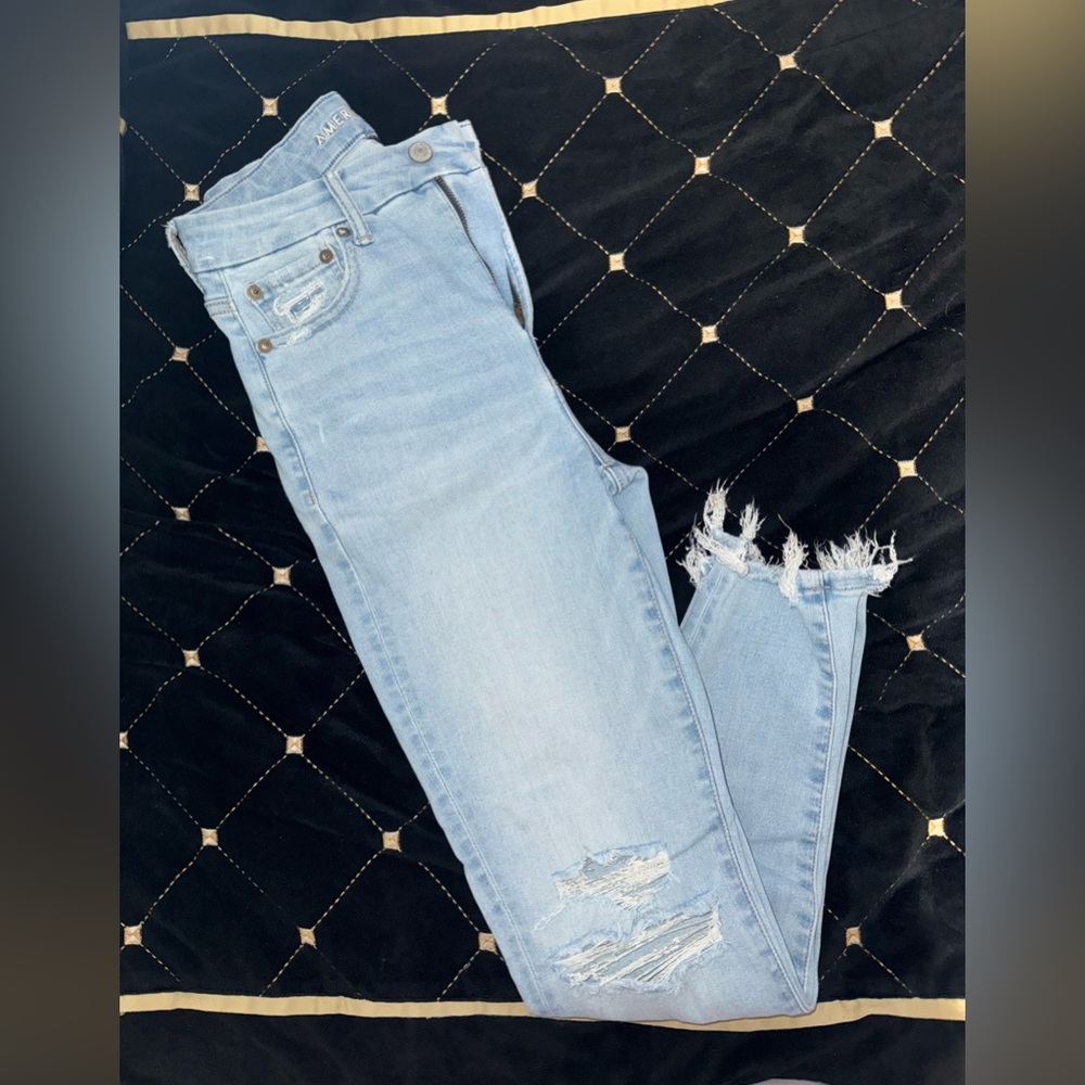 American Eagle light wash distressed curvy super high-rise jegging